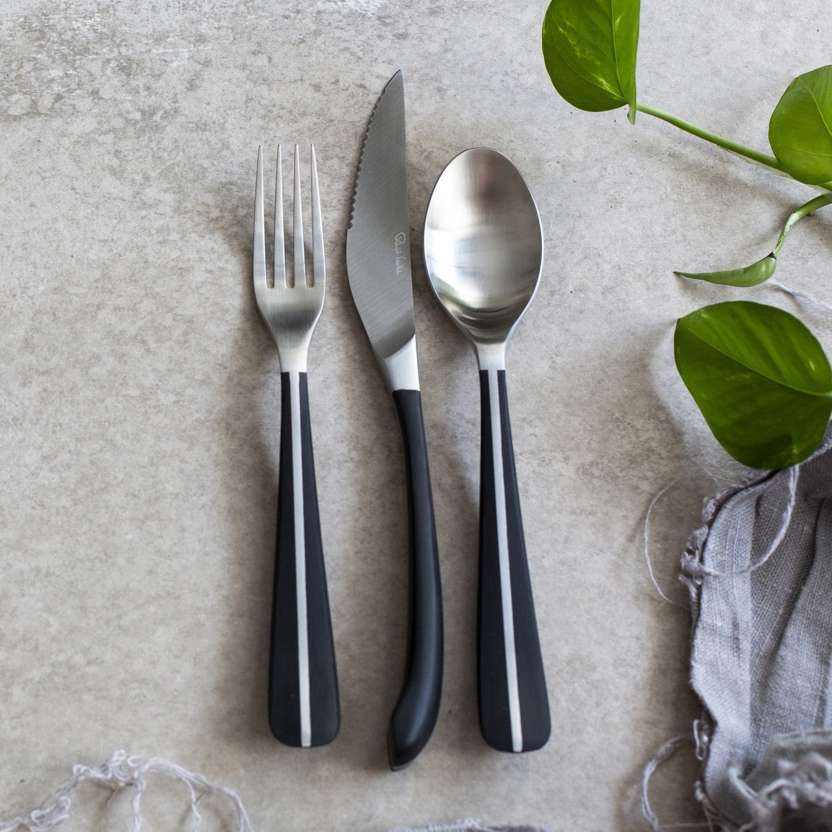 RobertWelch CONTOURNOIRBlackステーキナイフ 4ピース Contour Noir Satin Steak Knife | Cutlery