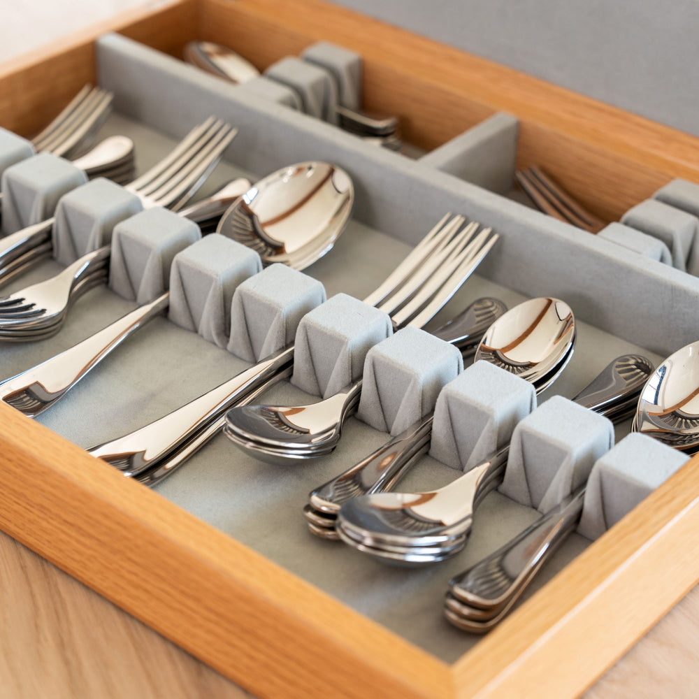 Oak Cutlery Canteen
